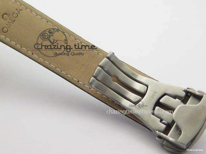 1228 Vibrant Speedmaster JHF SS Snoopy Award 45th Anniversary White Dial On Black Leather Strap 8238